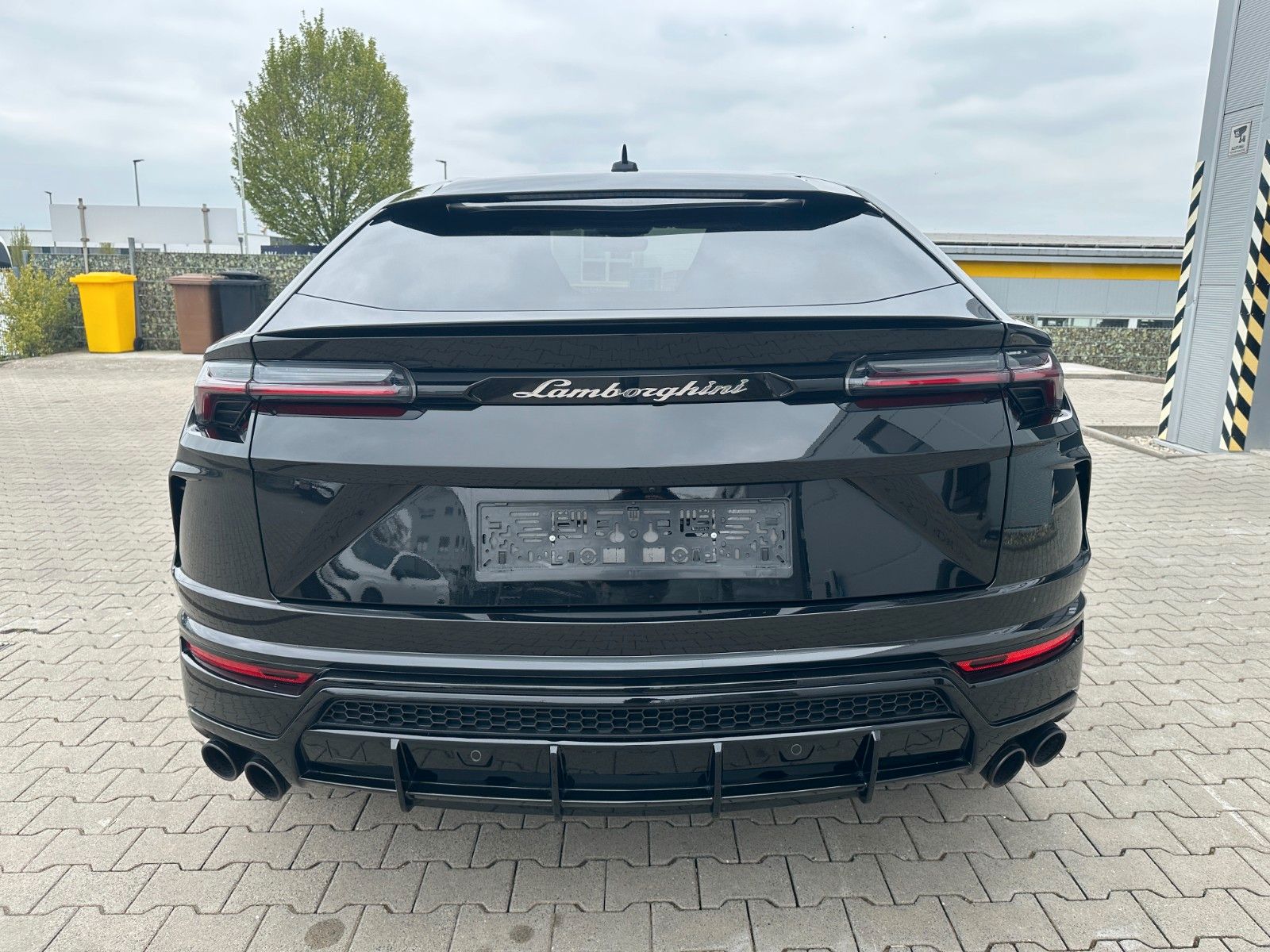 Lamborghini Urus 4.0 V8 - Samsaru's Car Outlet