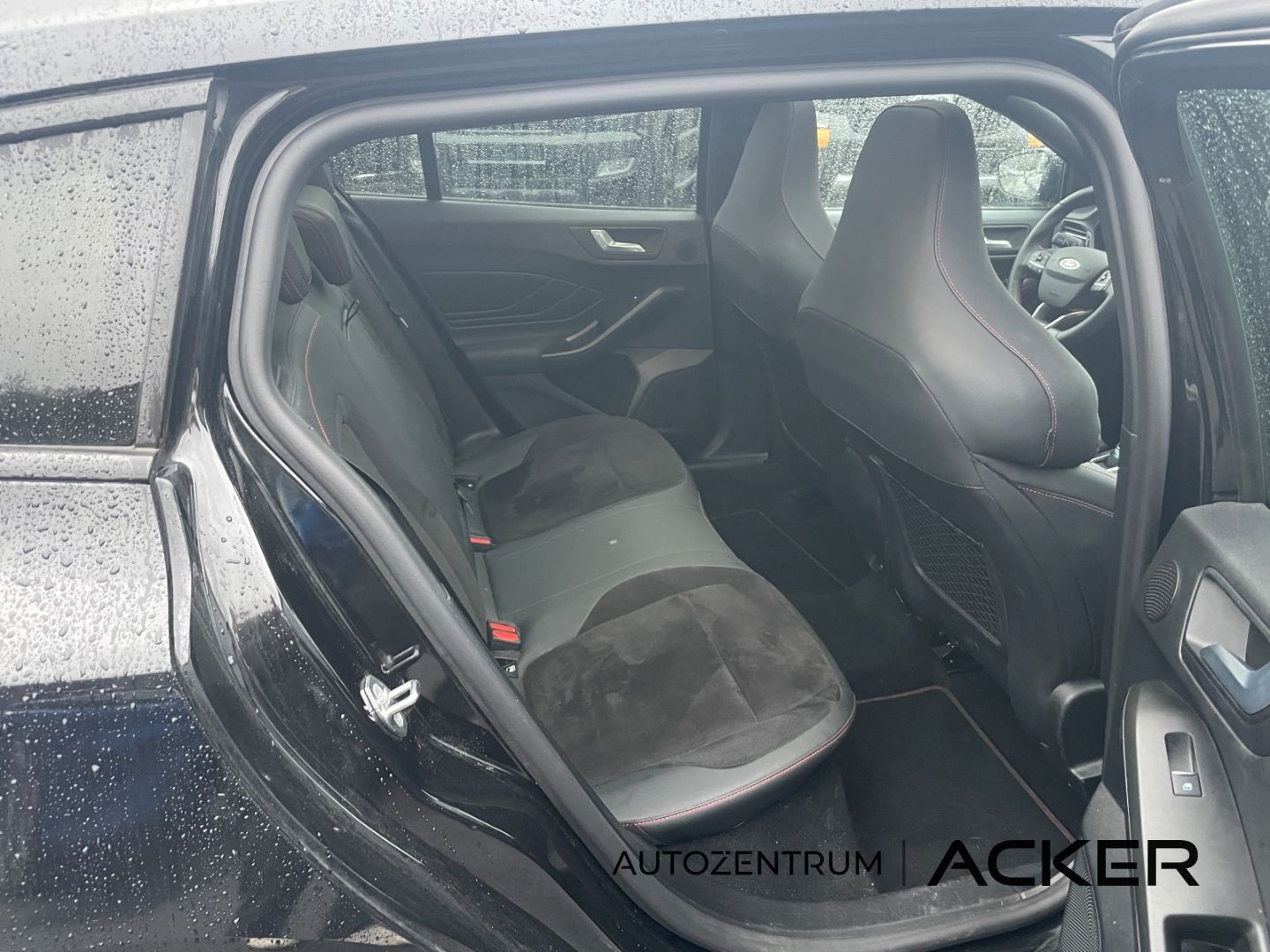 Ford Focus ST X Turnier  2.3 AT. Pano/aAHK/ACC -34%*