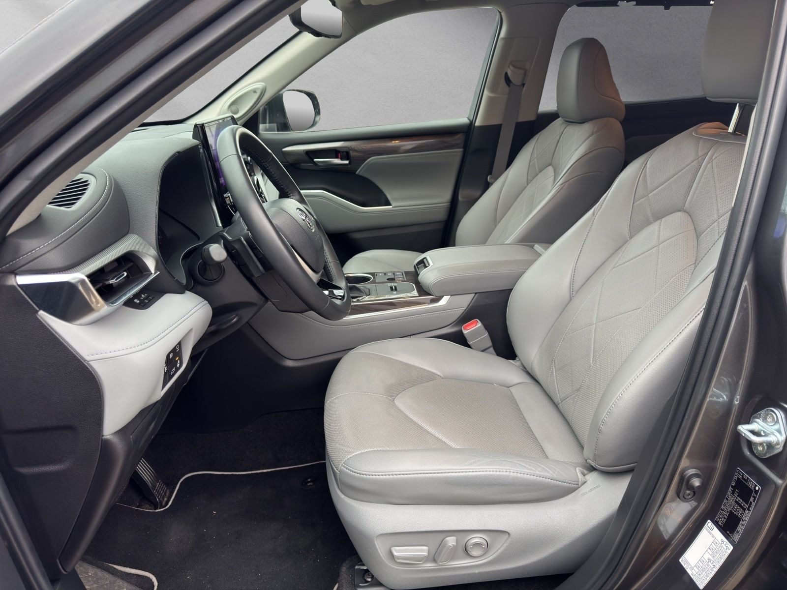 Toyota Highlander Hybrid Luxury 7 SITZER+LEDER+HuD+JBL