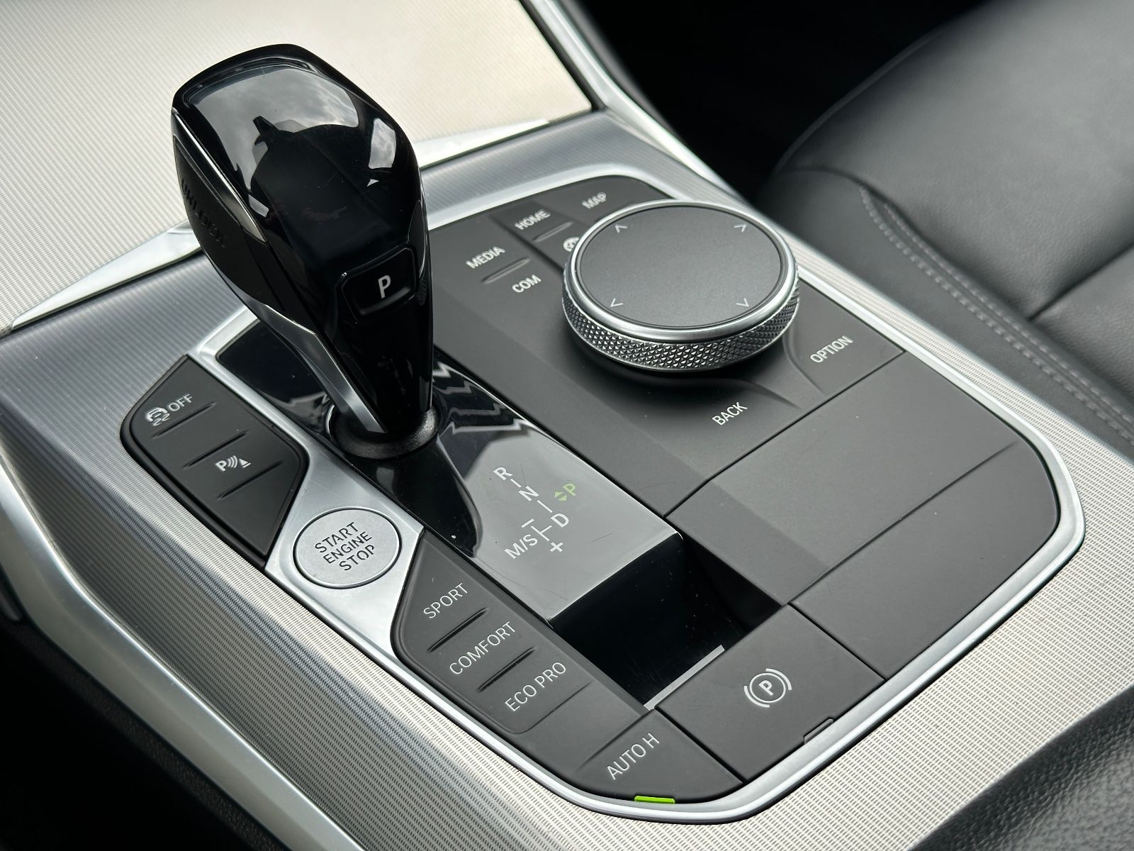BMW 320 d xDrive Laser Leder HuD Key Innovation - Samsaru's Car Outlet