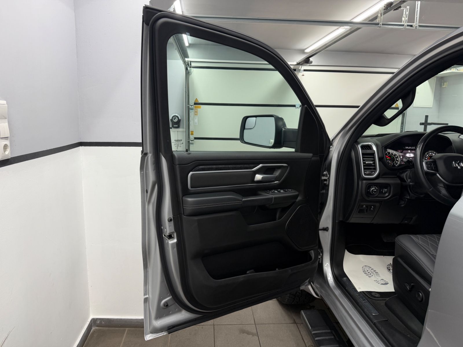 Dodge RAM 1500 5.7 4x4 eTORQUE Bigh. Crew./12"Display/