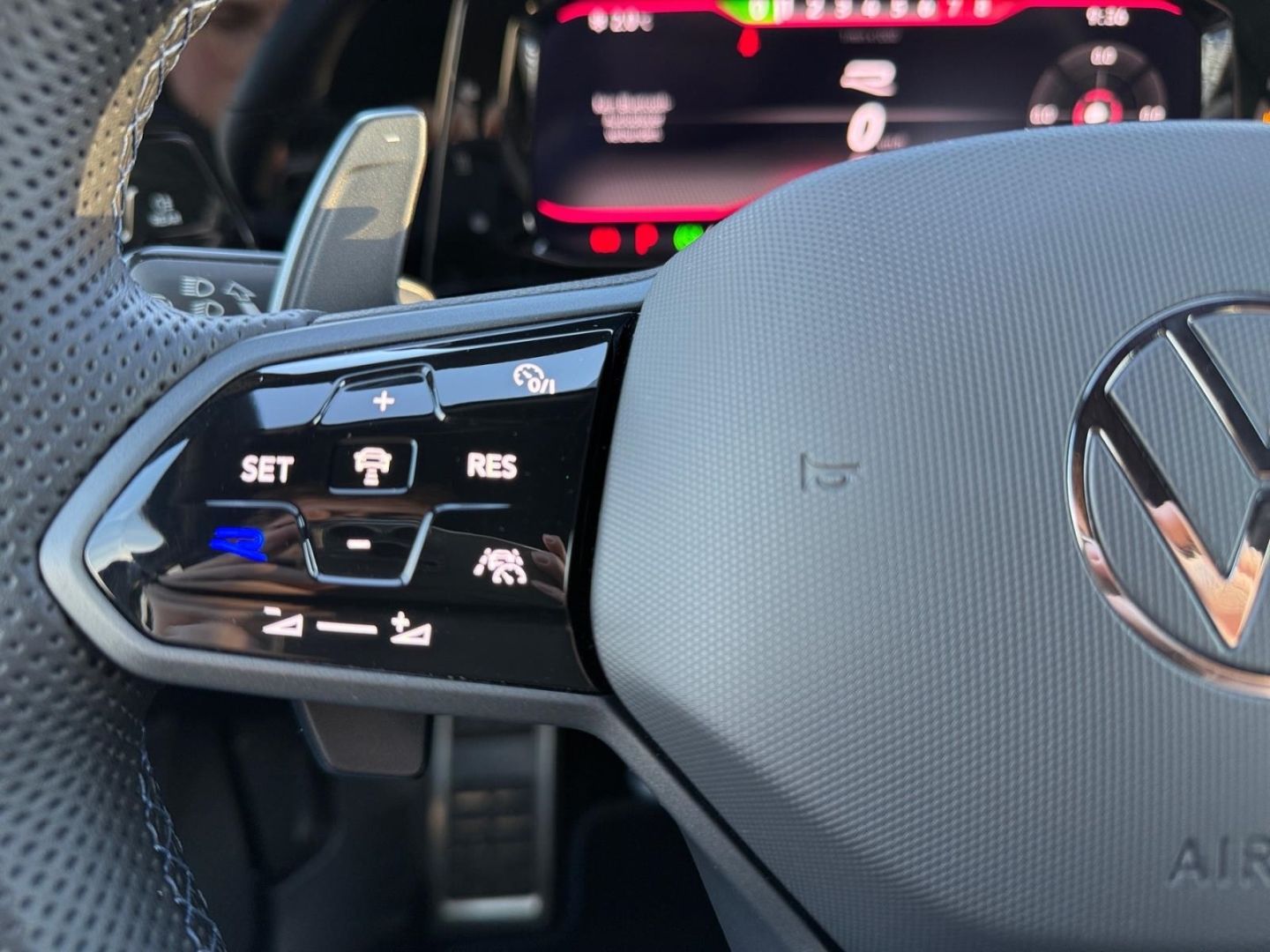 Volkswagen Golf VIII R 2.0 TSI 4Motion - Samsaru's Car Outlet