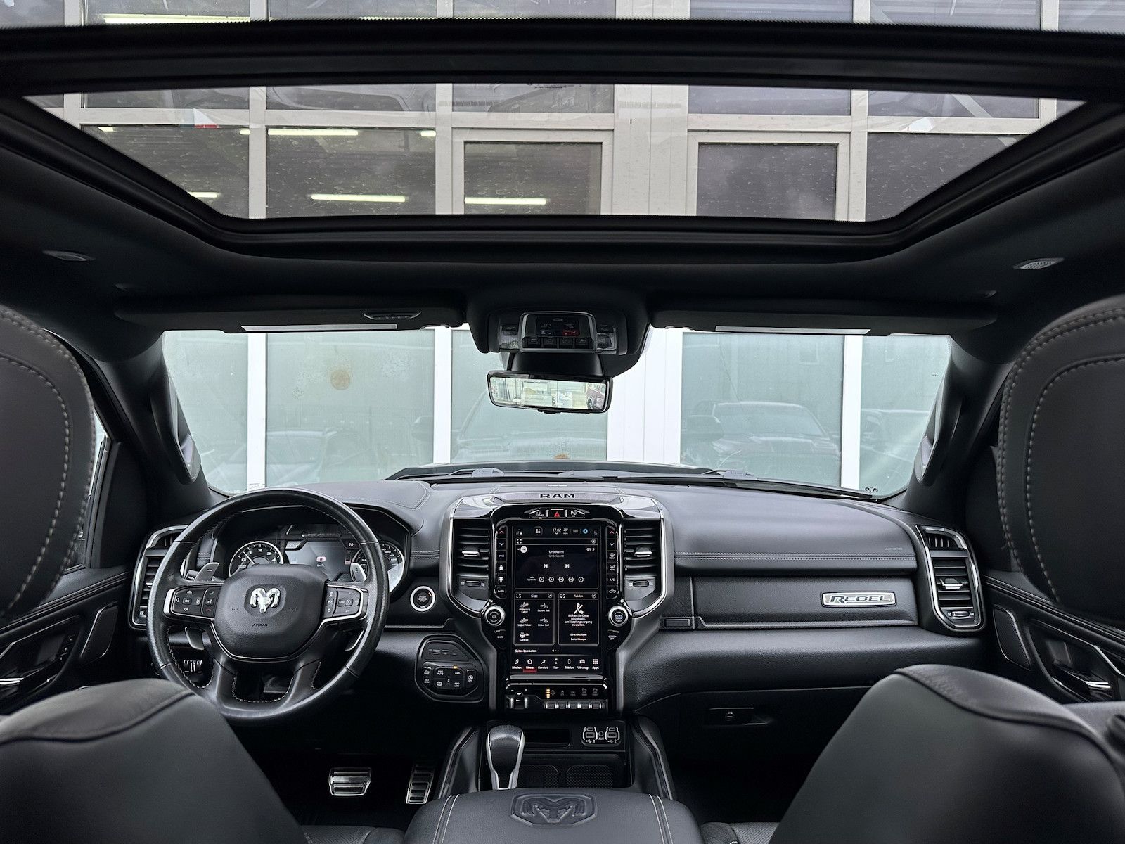 Dodge RAM 1500 Rebel GT Pano HUD Luftf 12´ Bügel 360°
