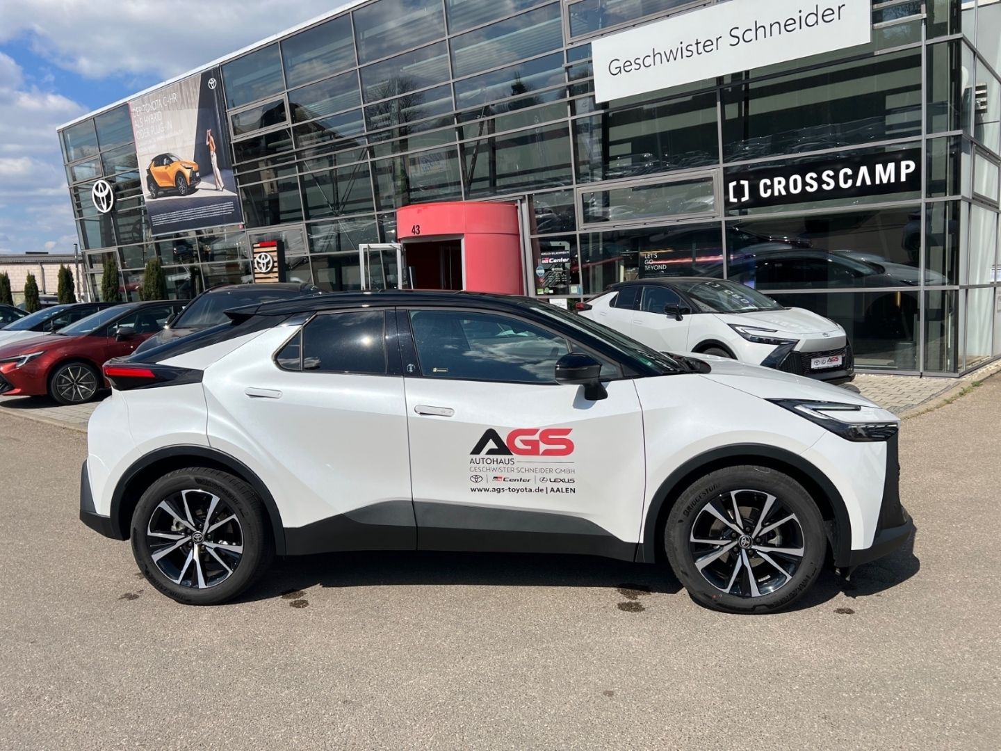 Toyota C-HR 1.8l Hybrid - Samsaru's Car Outlet