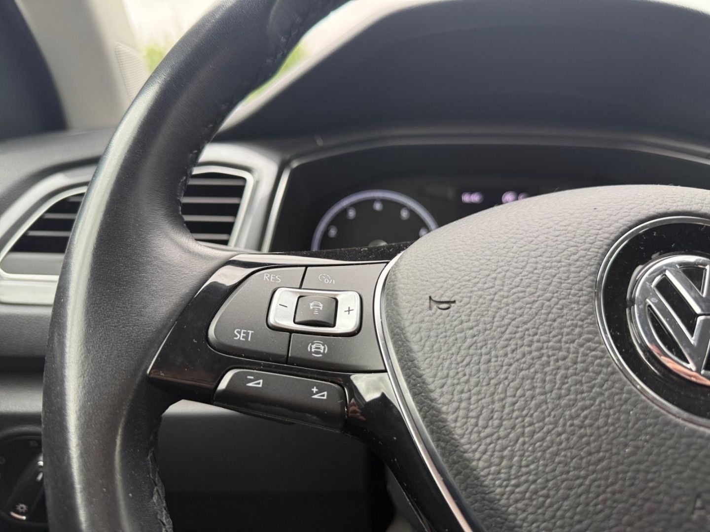 Volkswagen T-Roc IQ.DRIVE 1.5 TSI DSG - Samsaru's Car Outlet
