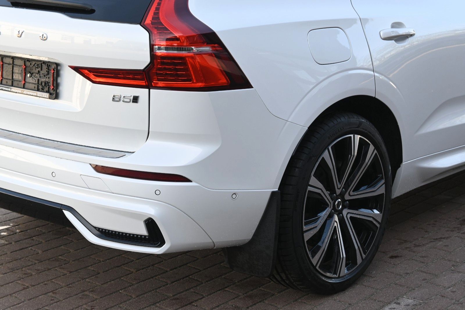 Volvo XC60 B5D AWD R-Design*LUFT*360*H&K*STHZ*HUD*QI