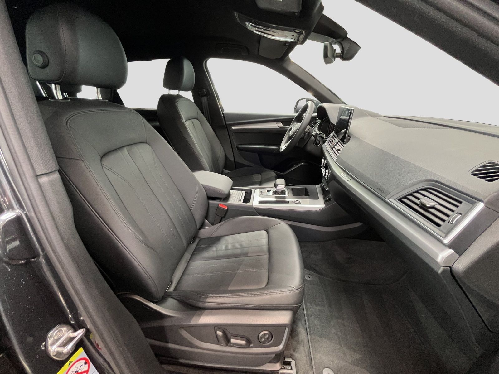 Audi Q5 advanced 40 TFSI quattro - Samsaru's Car Outlet