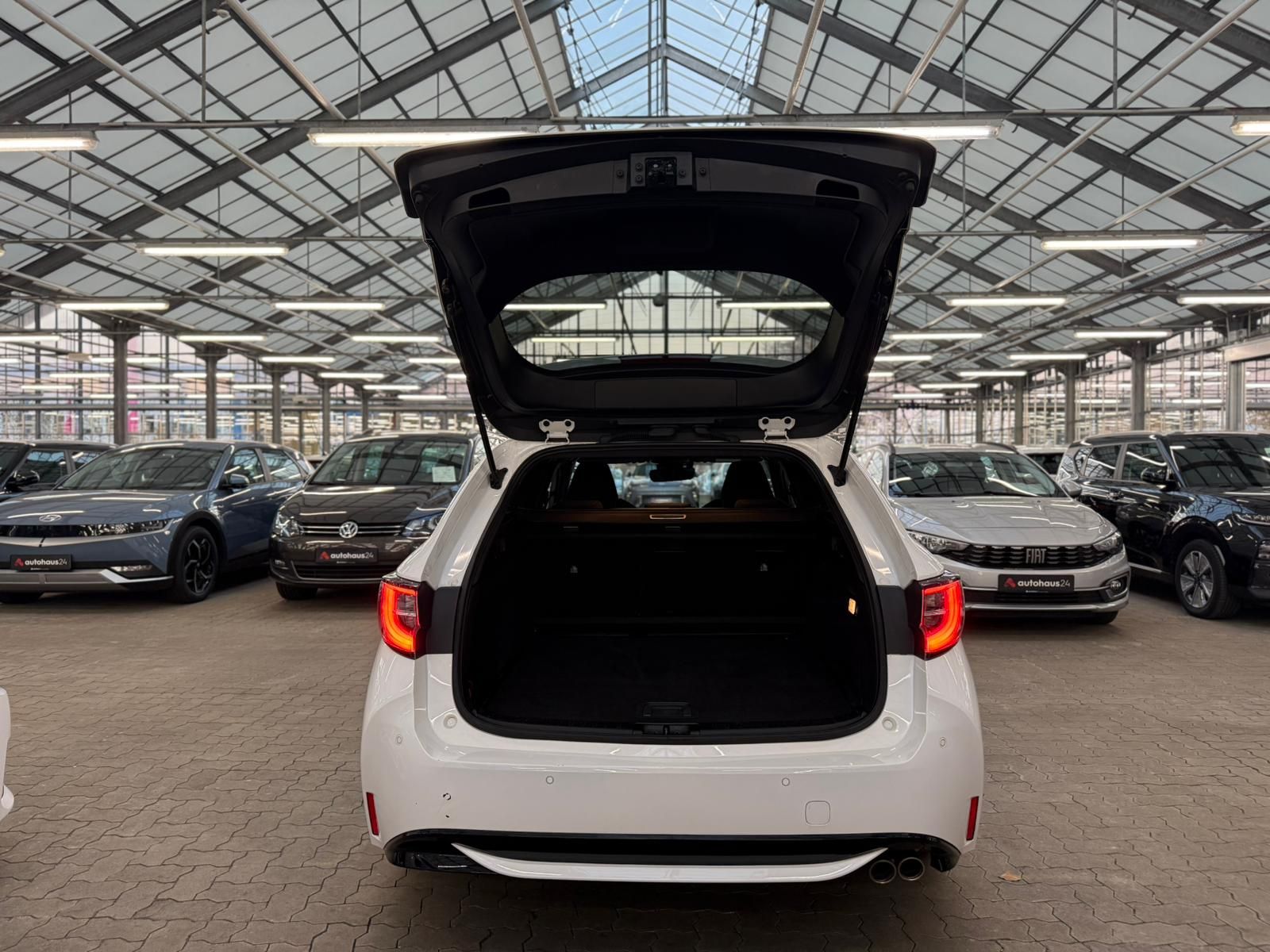 Toyota Corolla 2.0 Hybrid Team D LED|Navi|ParkPilot|ACC