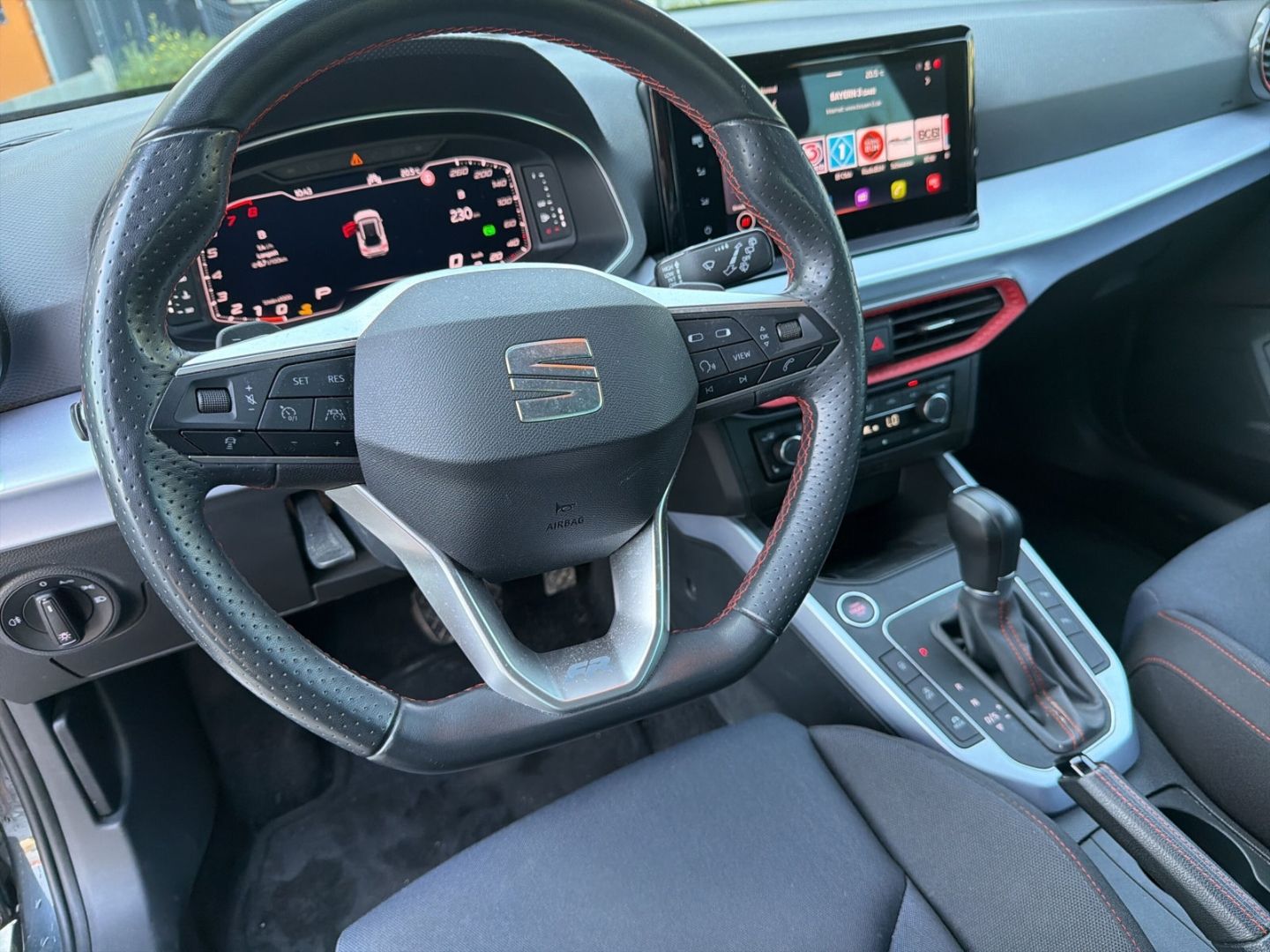 Seat Arona FR 1.5 TSI DSG Navi AHK Sitzheizung ACC To