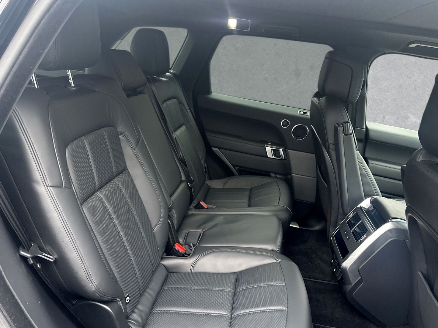 Range Rover Sport D300 Dynamic HSE - Samsaru's Car Outlet