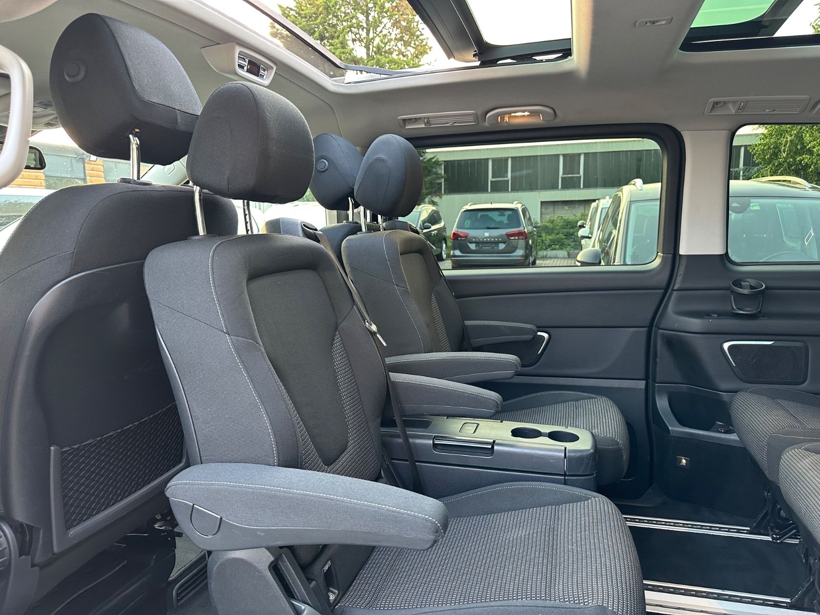 Mercedes-Benz V 300d EDITION Lang - Samsaru's Car Outlet