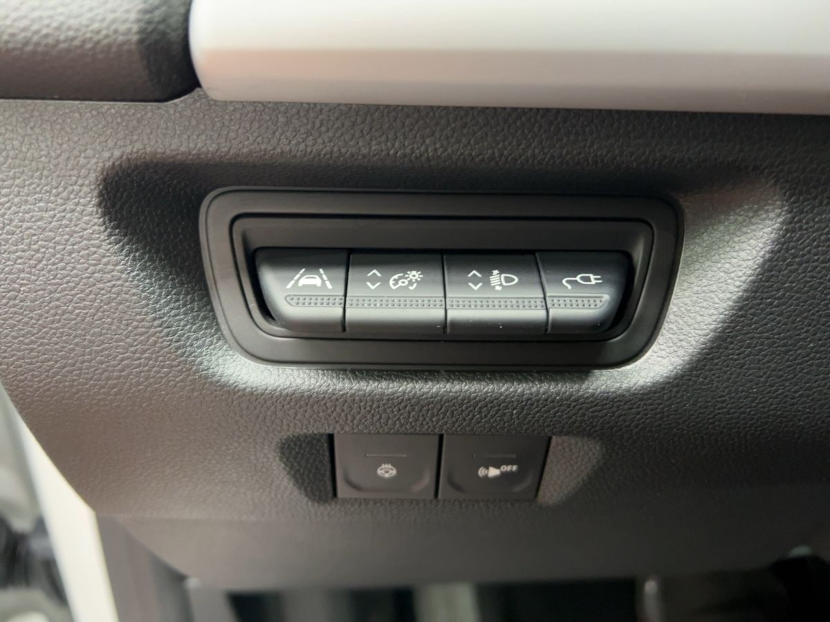 Renault ZOE EXPERIENCE R110 50kWh - Samsaru's Car Outlet