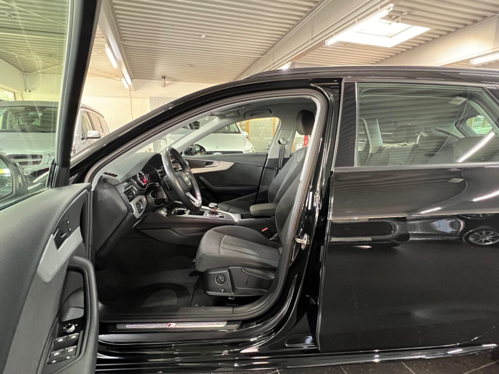 Audi A4 Avant 35 TDI S line - Samsaru's Car Outlet