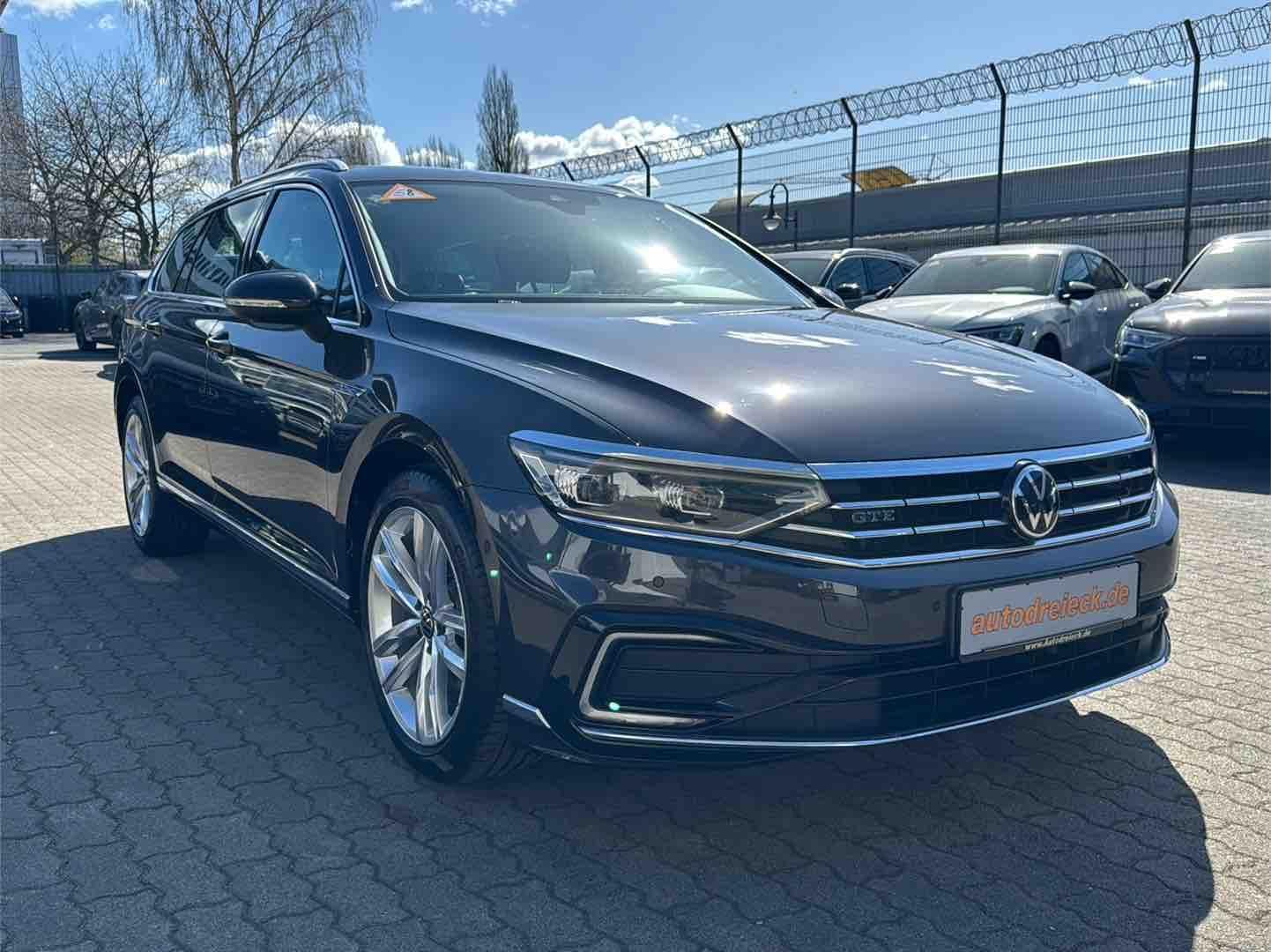 Volkswagen Passat Variant GTE - Samsaru's Car Outlet