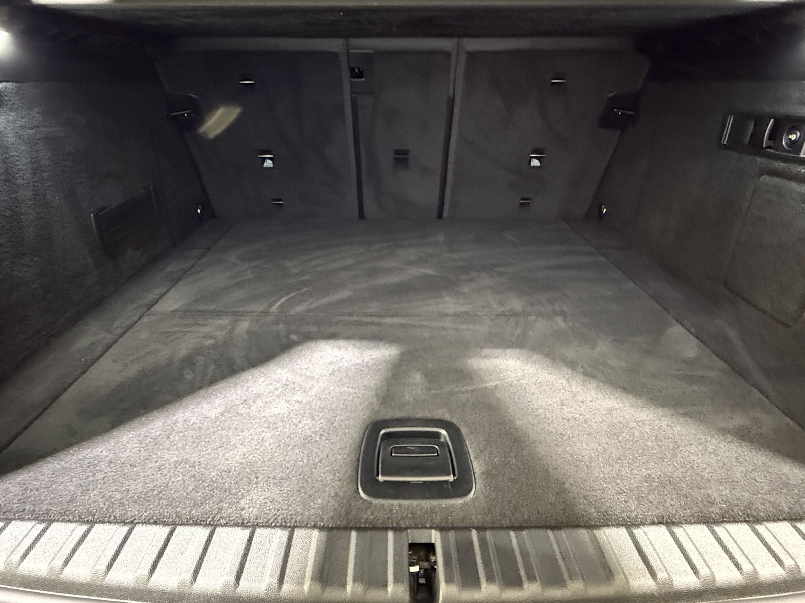 BMW iX xDrive60 M Sportpaket AHK Luftfeder B&W ACC