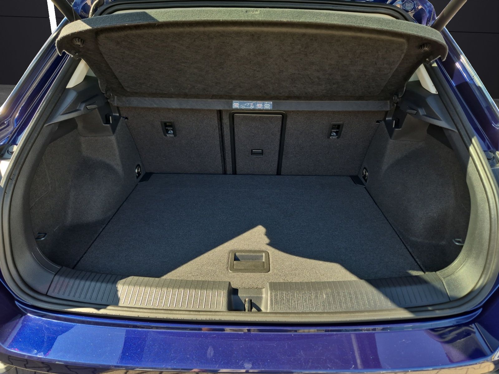Volkswagen T-Roc TSI United - Samsaru's Car Outlet