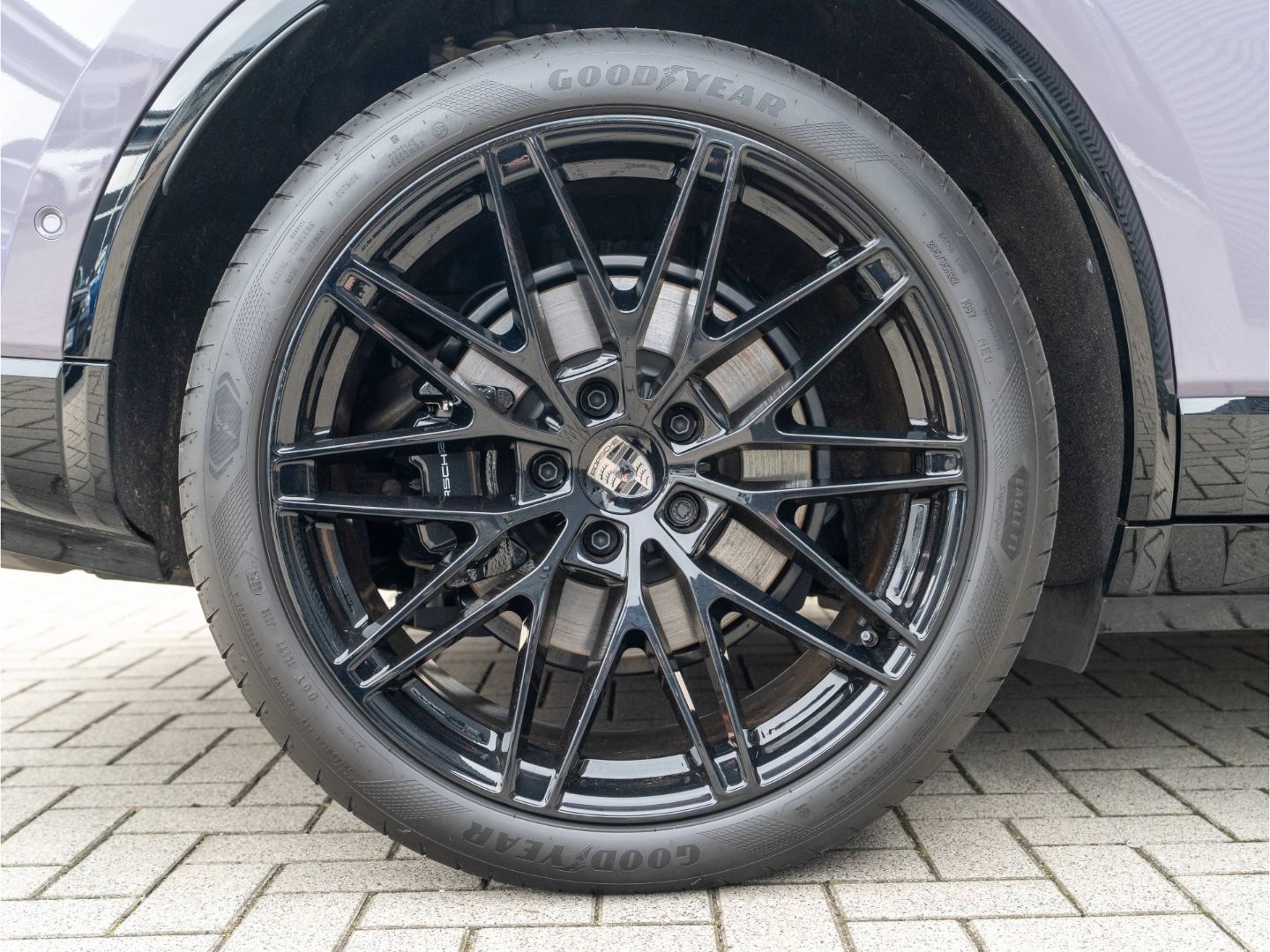 Porsche Macan Electric Turbo Matrix LED Beifahrerdisplay