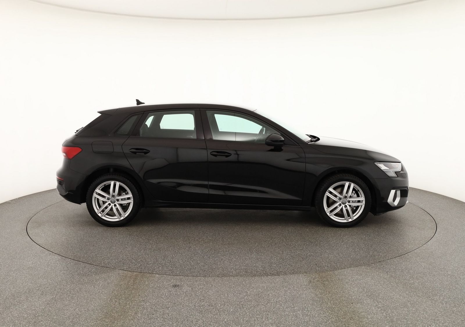 Audi A3 Sportback 35 TFSI S-Tronic - Samsaru's Car Outlet