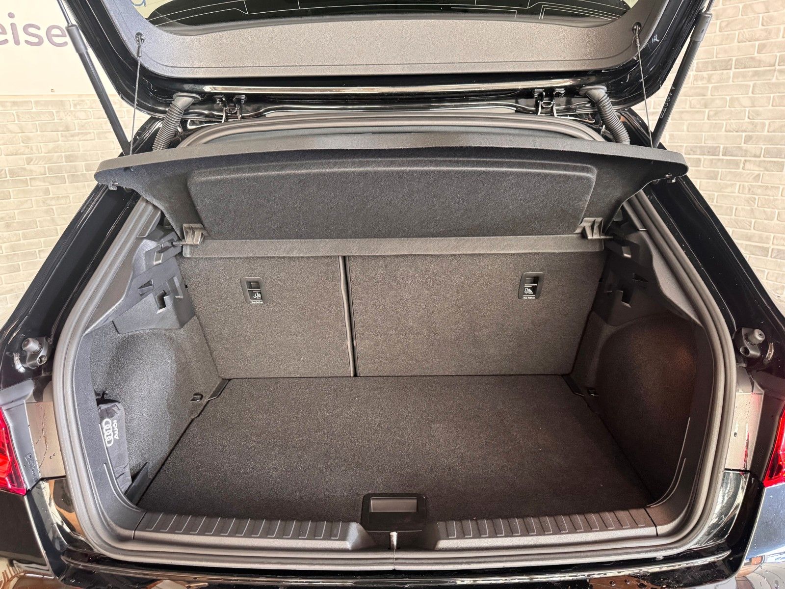 Audi A1 citycarver 35 TFSI S Line - Samsaru's Car Outlet