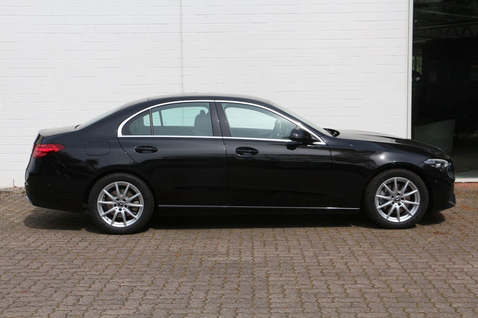 Mercedes-Benz C 200 Avantgarde - Samsaru's Car Outlet
