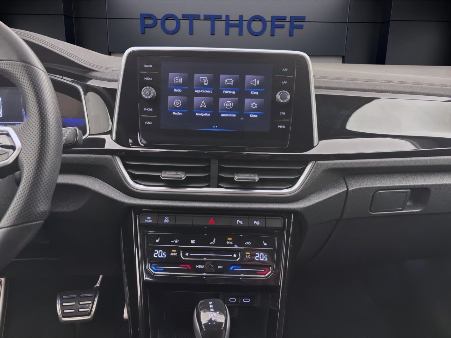 Volkswagen T-Roc 1.5 TSI DSG R-LINE - Samsaru's Car Outlet