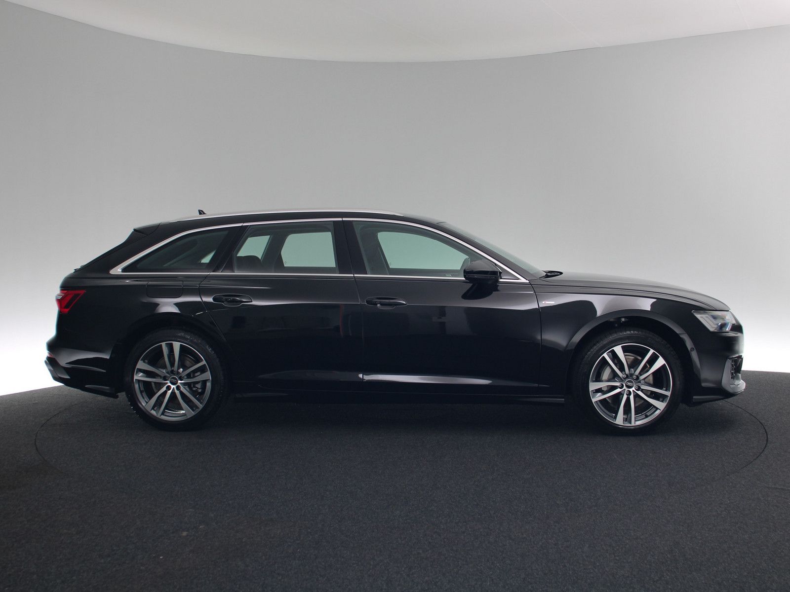 Audi A6 Avant 45 TDI quattro S line - Samsaru's Car Outlet