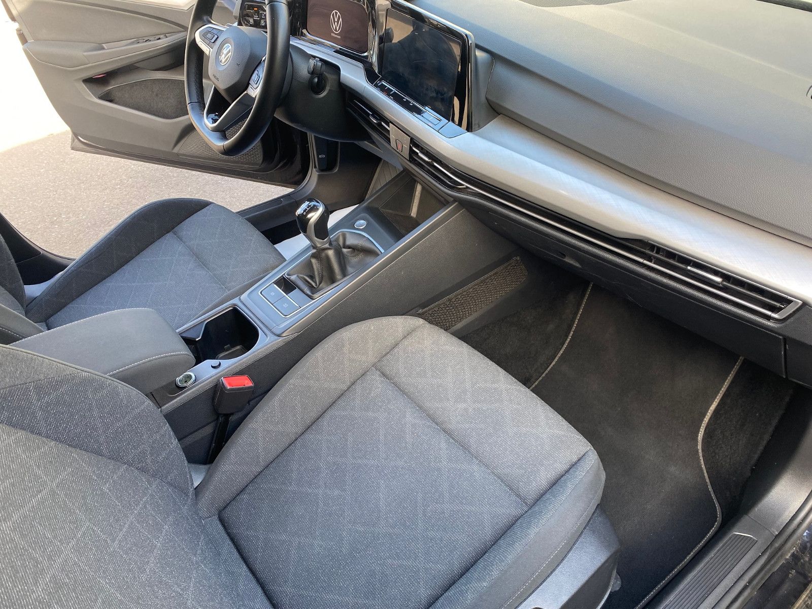 Volkswagen Golf VIII Variant Life - Samsaru's Car Outlet