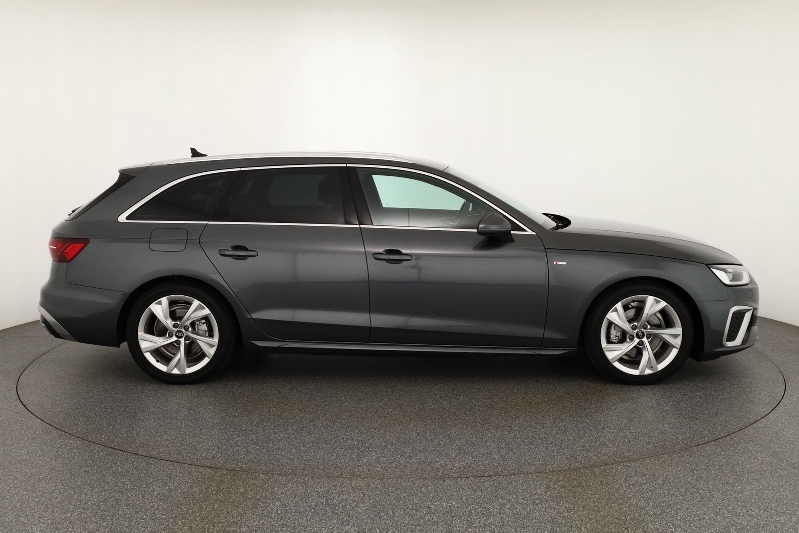 Audi A4 Avant 35 TFSI S-Line - Samsaru's Car Outlet