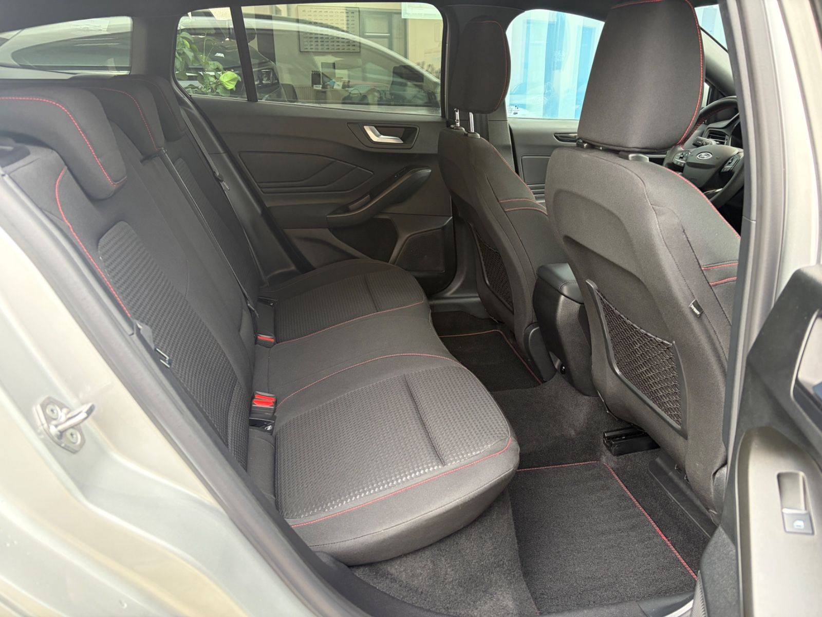 Ford Focus Turnier ST-Line X Automatik Kamera LED Nav