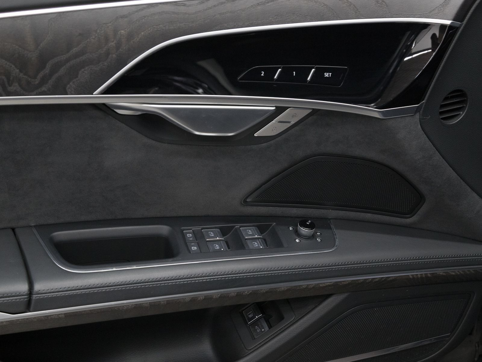 Audi A8 Lang 60 TFSIe Q NP150 LM20 4xMASSAGE RAUTENST" → "Audi A8 Lang 60 TFSIe Q - Samsaru's Car Outlet