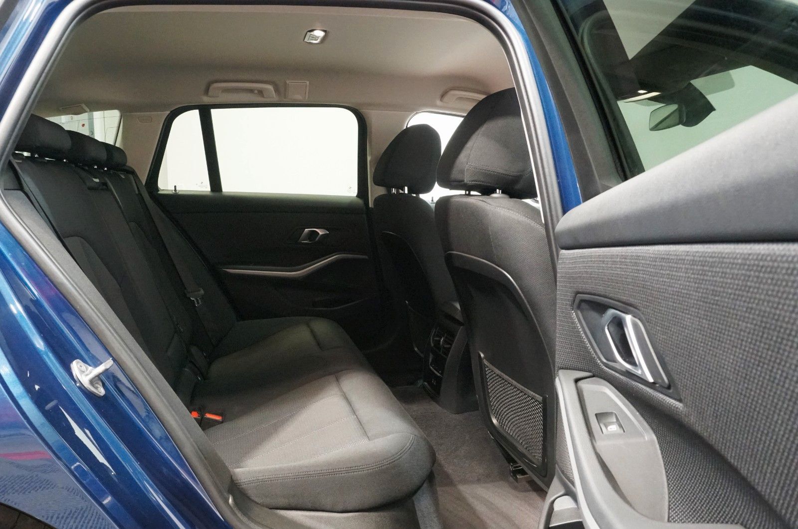 BMW 320 d xDrive Touring - Samsaru's Car Outlet