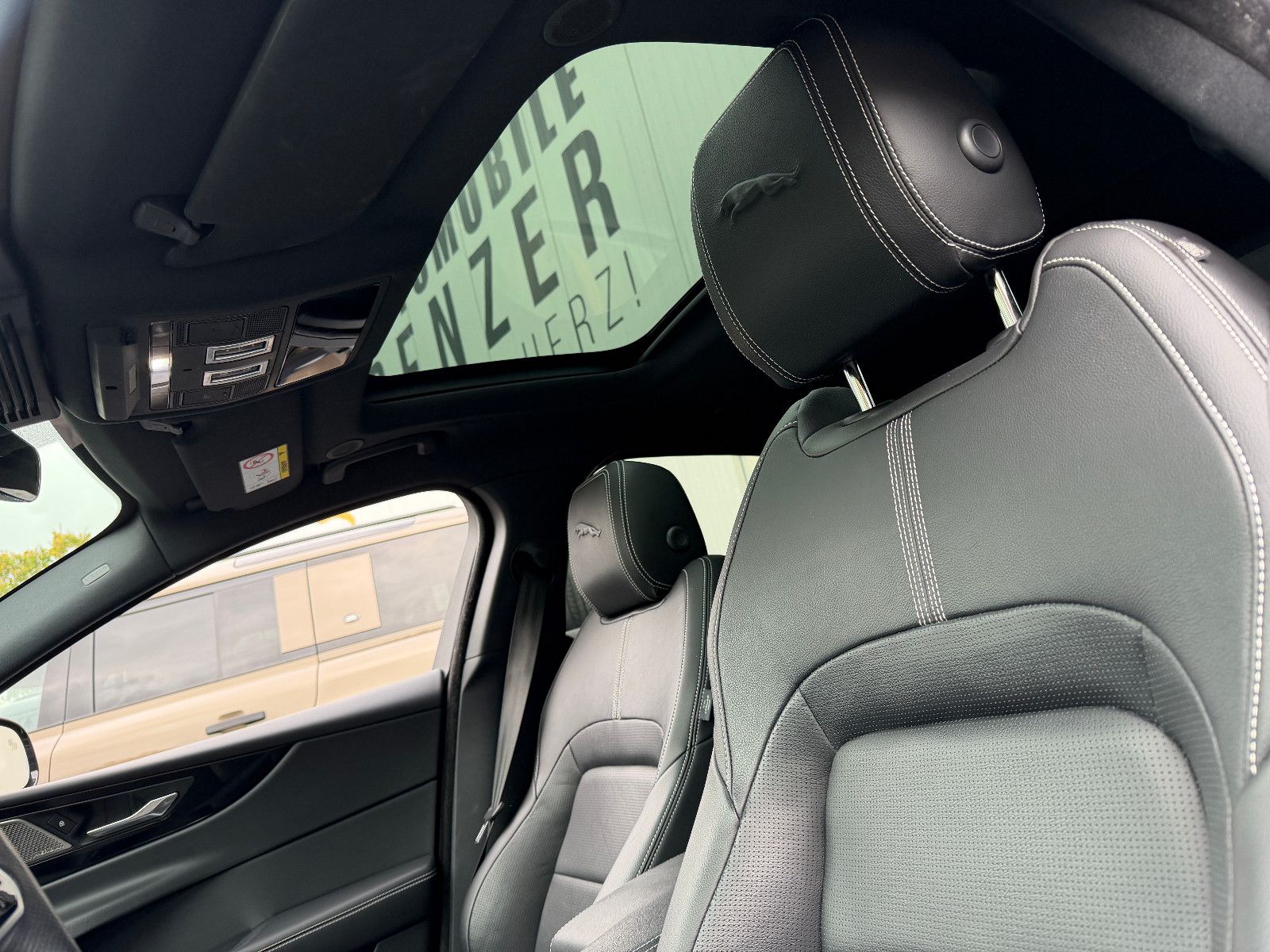 Jaguar XE R-Dynamic Black/PANO/360''KAM/MERIDIAN/LED