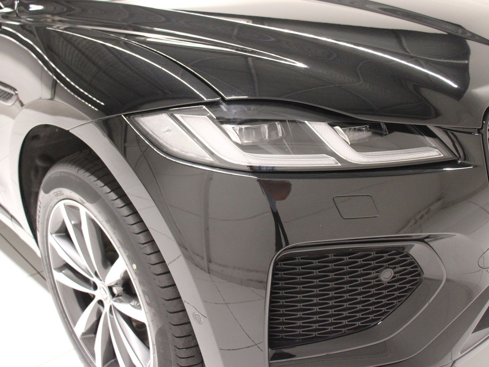 Jaguar F-Pace D300 R-Dynamic SE AWD 90th Anniversary Ed