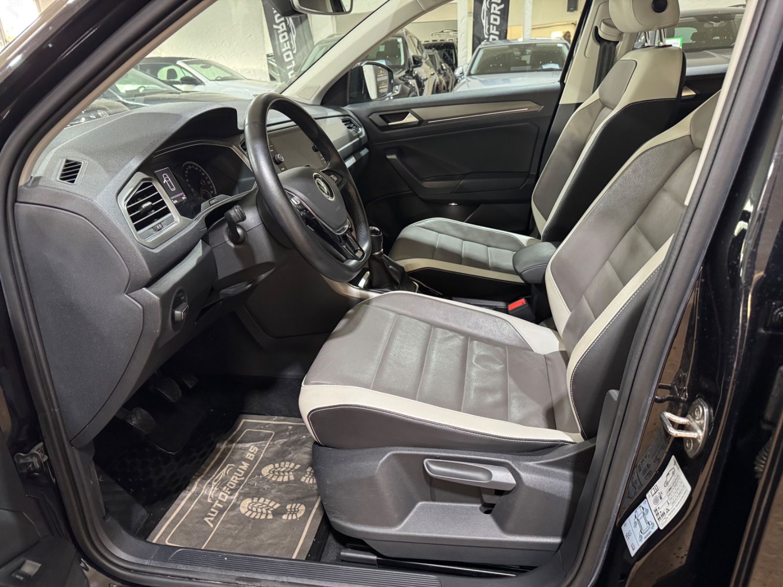 Volkswagen T-Roc Style 1.5 TSI - Samsaru's Car Outlet