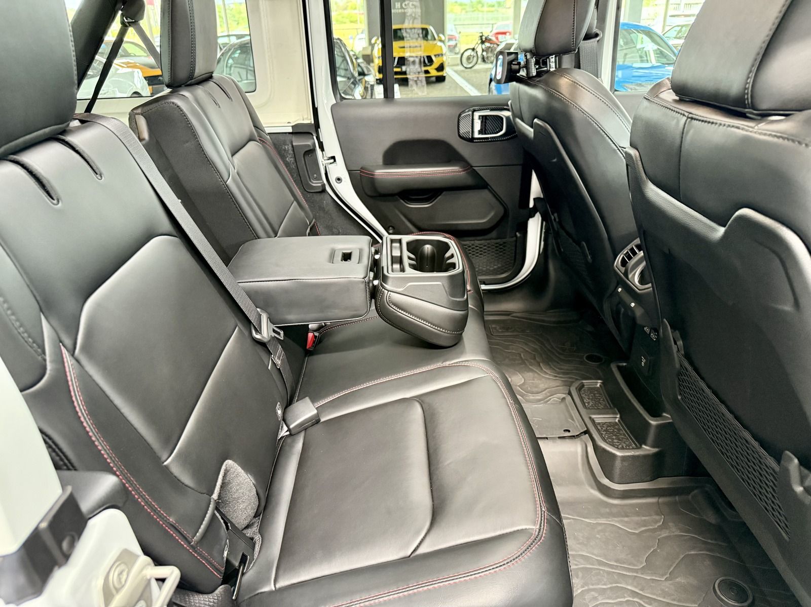 Jeep Wrangler 2.0 Sky One Rubicon Brute Look + Carbon