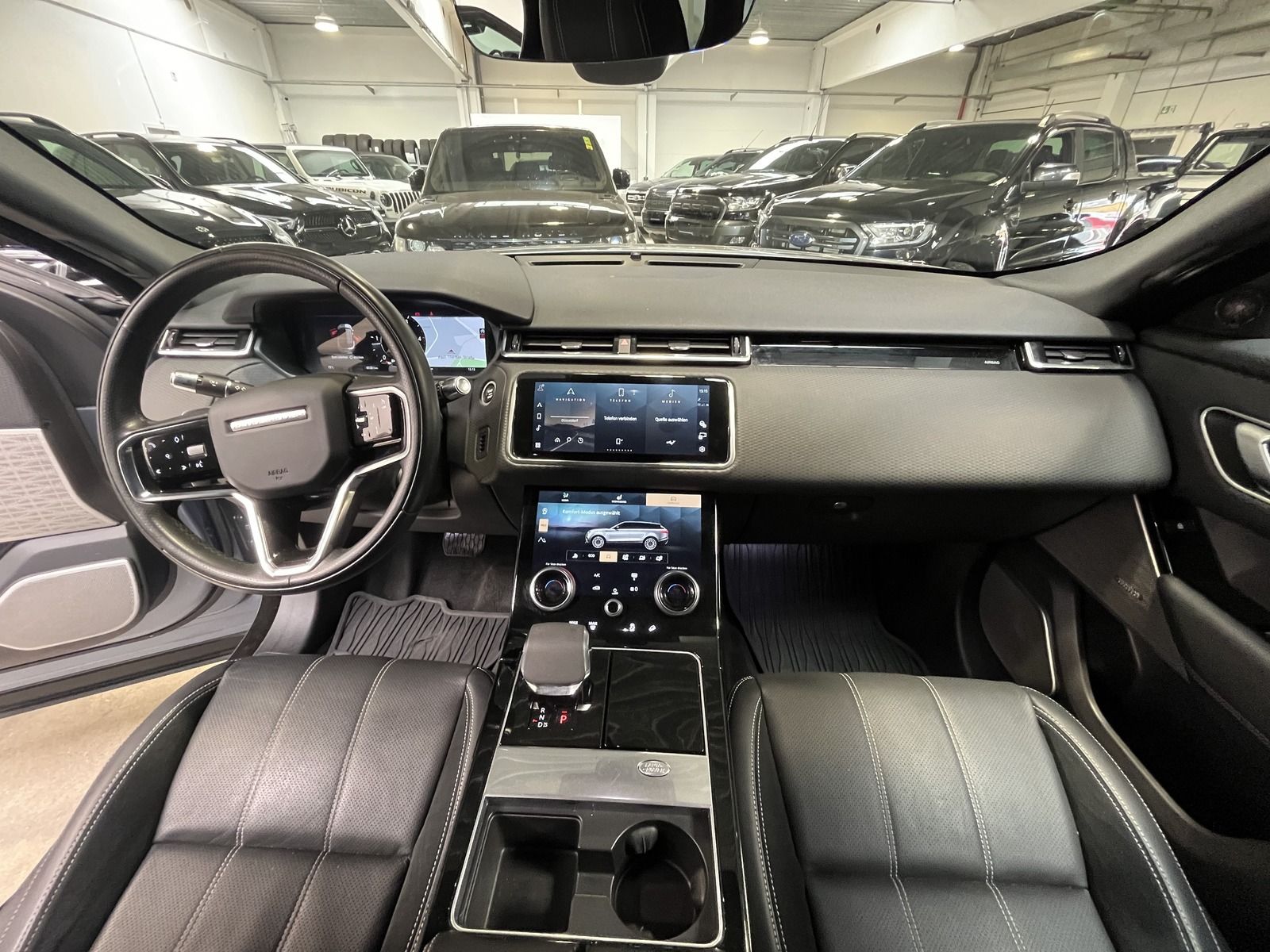Range Rover Velar - Samsaru's Car Outlet