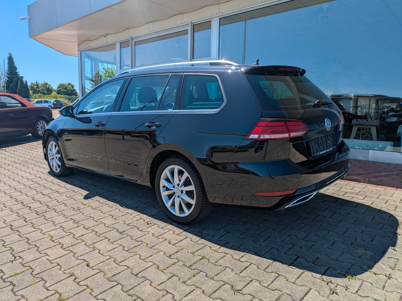 Volkswagen Golf VII Variant Highline DSG - Samsaru's Car Outlet