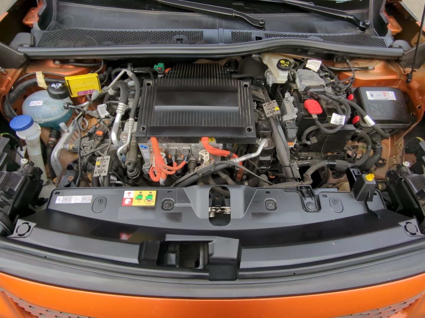 Peugeot e-2008 Active Elektromotor 136 - Samsaru's Car Outlet