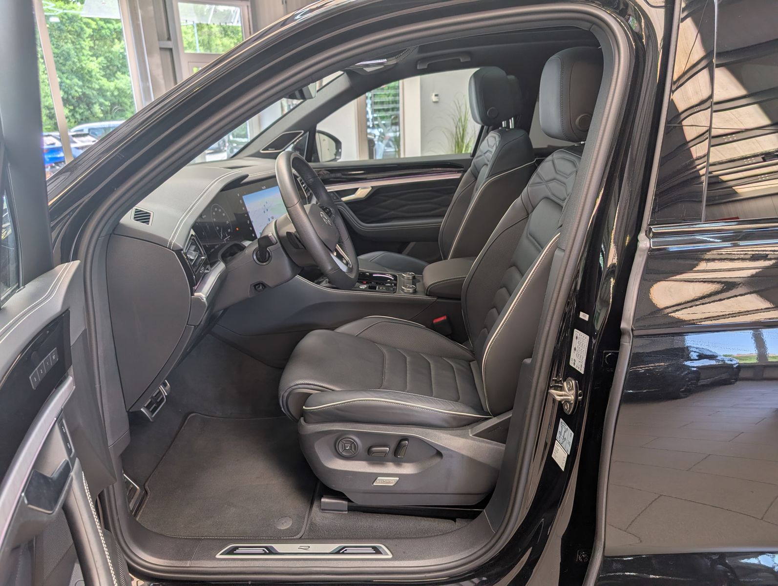 Volkswagen Touareg 3.0TDI 4M R-Line VOLL Black 22" UPE 114T