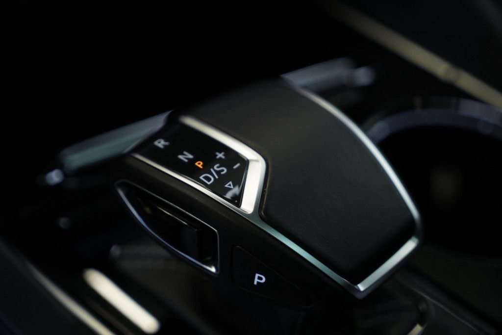 Volkswagen Touareg 4.0 TDI DSG 4M R line - Samsaru's Car Outlet