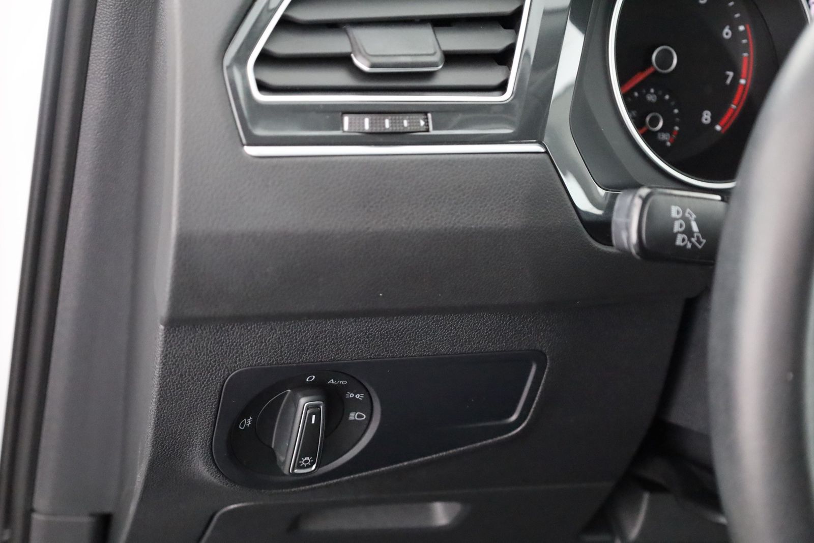 Volkswagen Tiguan 1.5 TSI Life - Samsaru's Car Outlet