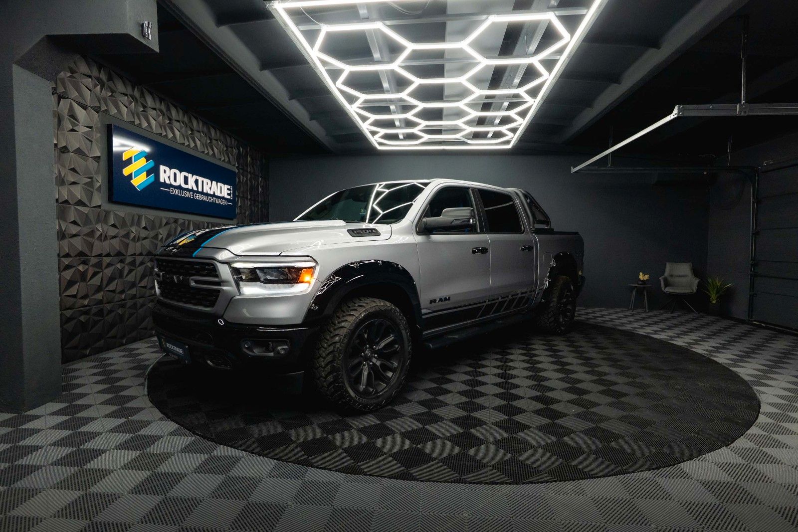 Dodge RAM 5.7 V8 HEMI 4x4 OFFROAD Night PUNISHER 19%