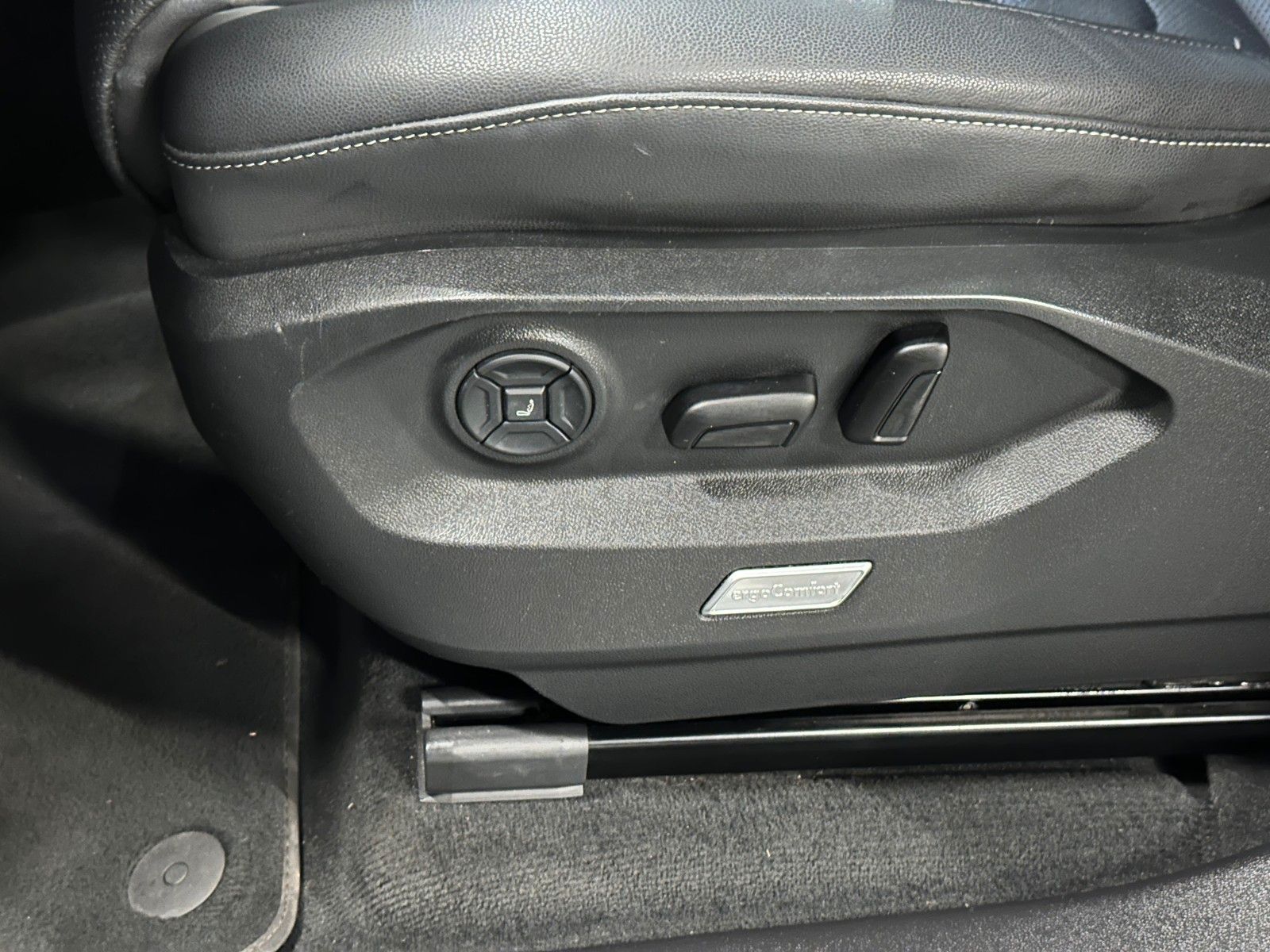 Volkswagen Touareg V6 TDI 4Motion - Samsaru's Car Outlet