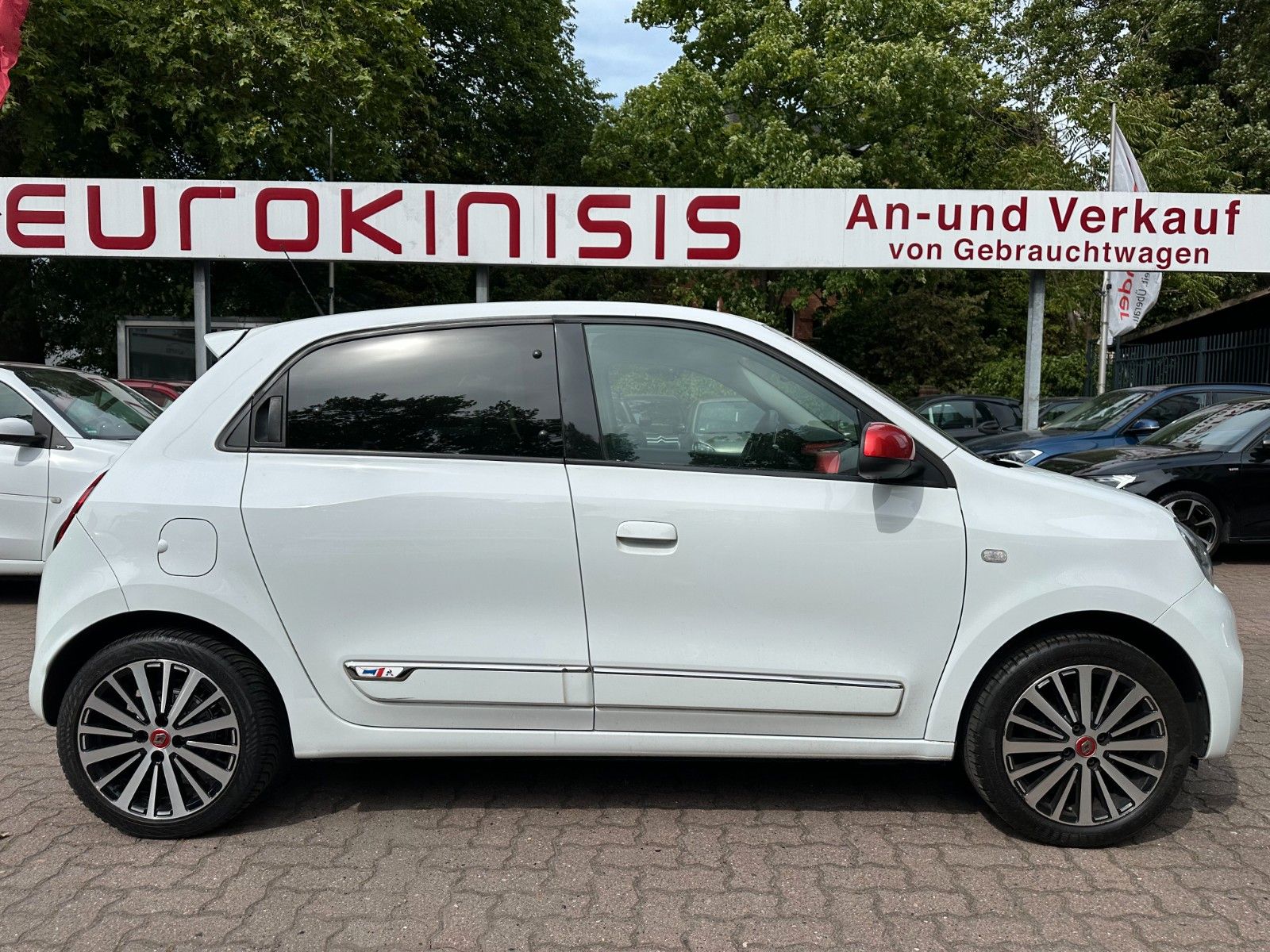 Renault Twingo TCe90 - Samsaru's Car Outlet