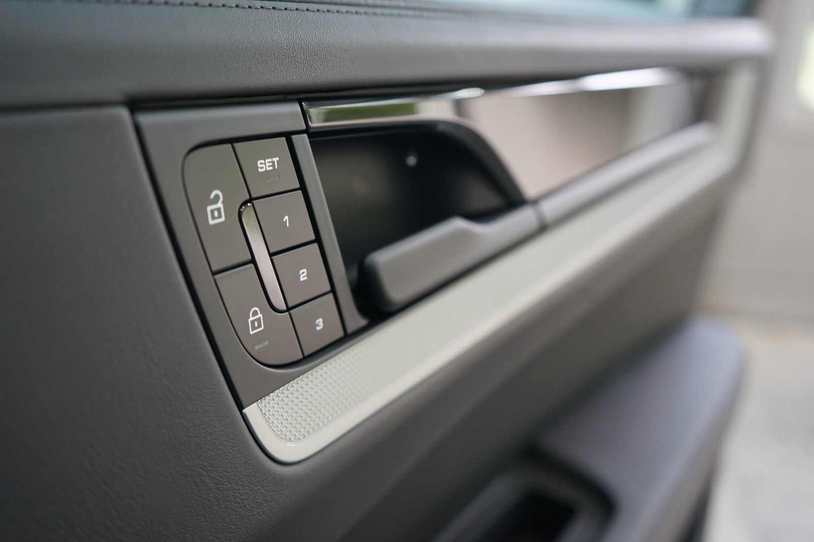 Porsche Cayenne E-Hybrid/P-Display/HAL/HD/14W/INNO/360°