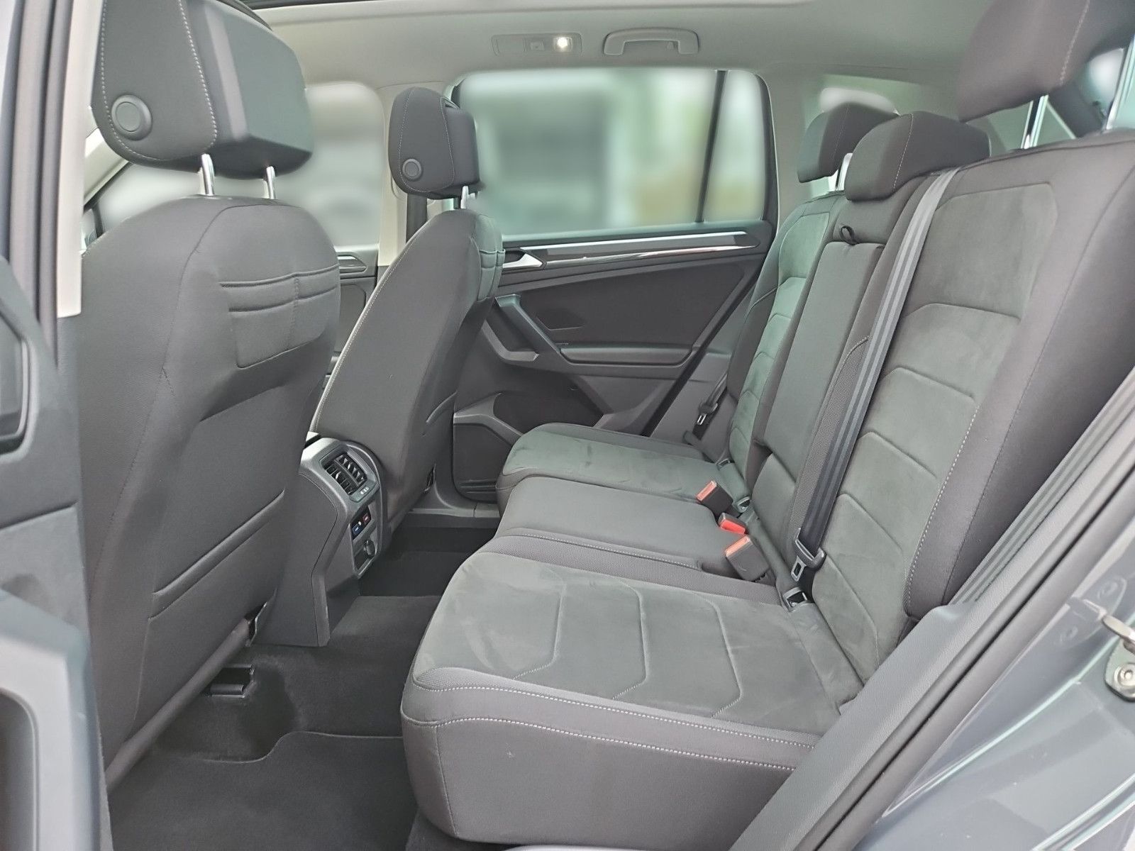 Volkswagen Tiguan 2.0 TDI Elegance 4Motion/NAVI/AHK/Matrix