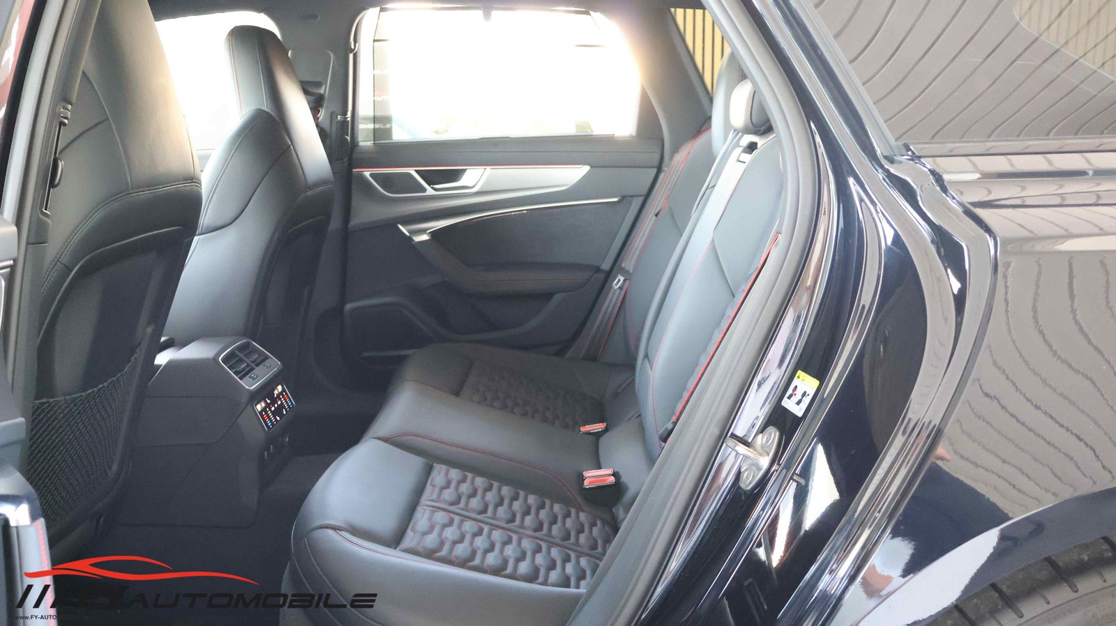 Audi RS6 4.0 TFSI quattro Keramic* Pano* AHK* Carbon