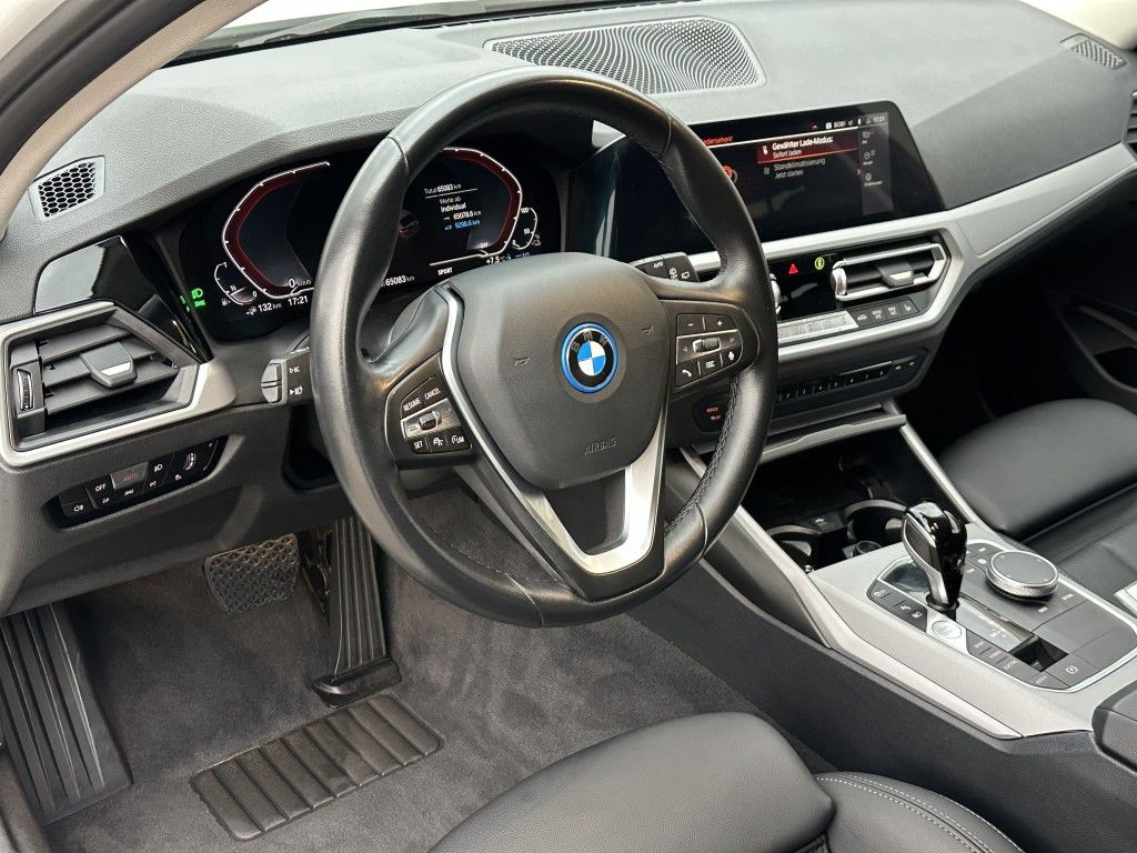 BMW 330 e Touring Aut. Advantage - Samsaru's Car Outlet