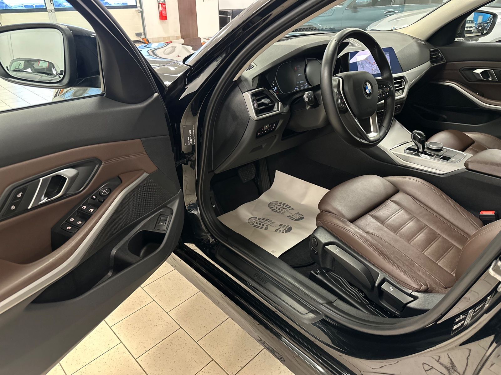 BMW 320d LivCP+ - Samsaru's Car Outlet