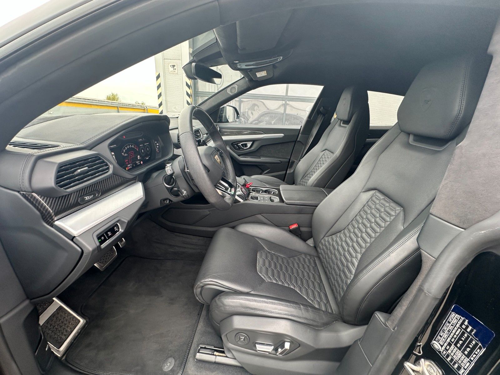 Lamborghini Urus 4.0 V8 - Samsaru's Car Outlet
